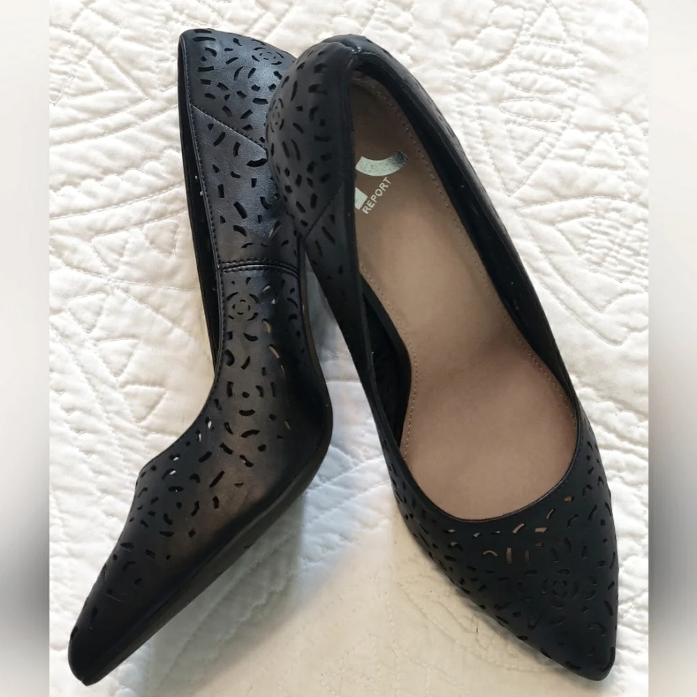 NWOT Report black heels.